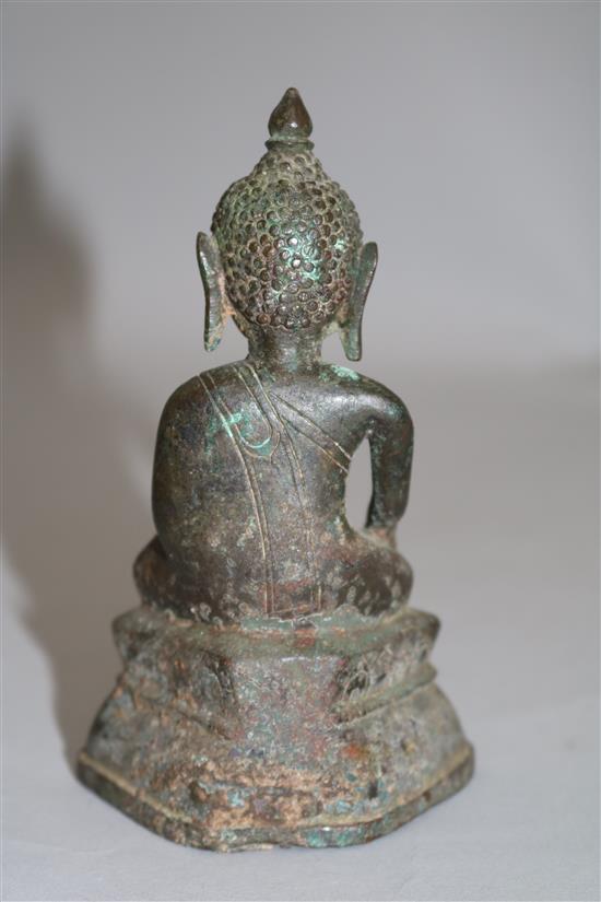 A Burmese bronze seated figure of Buddha, 18th/19th century?, 14cm